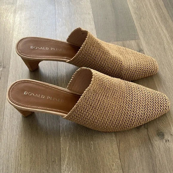 Donald J. Pliner Fenda Beige Tan Elastic Pointed Heel Mules - Picture 8 of 13